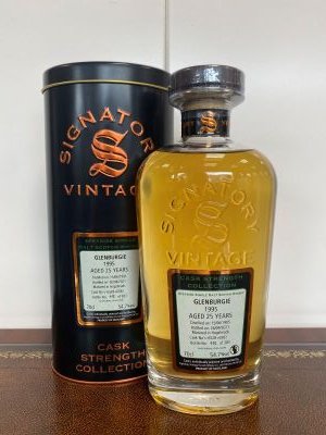 Onbewerkte, heldere foto van whiskyfles