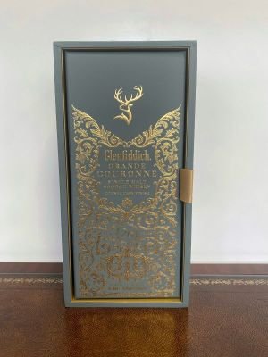 Vooraanzicht van gesloten whiskyverpakking